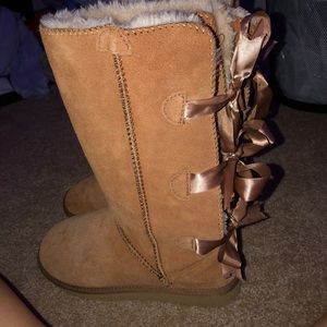 Light brown tall Ugg’s w bows